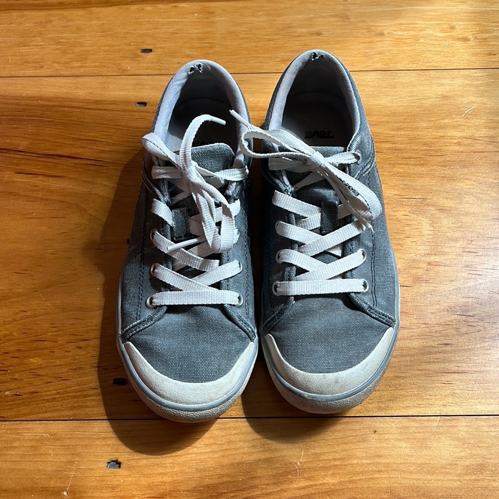 Teva Women’s Sneaker, Grey. Size 7